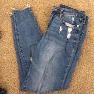 Distressed skinny jeans